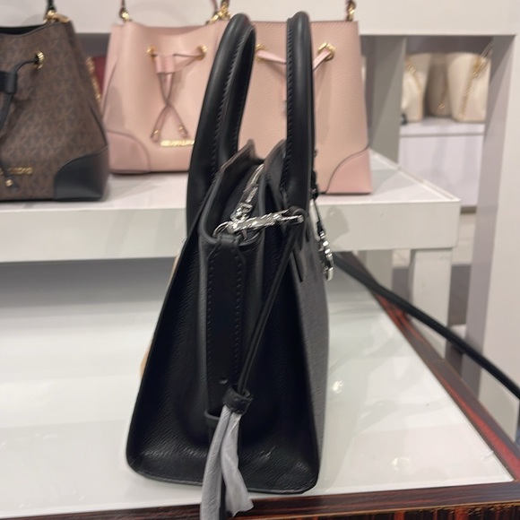 MICHAEL KORS
Avril Small Logo Top-Zip Satchel
COLOR BLACK
NWT - Picture 9 of 16